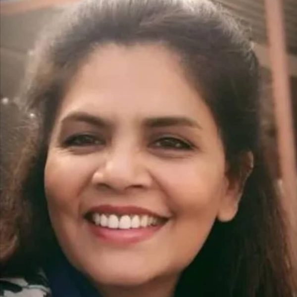 Maya Machawe (Sohiela Ahmadi) yoga master